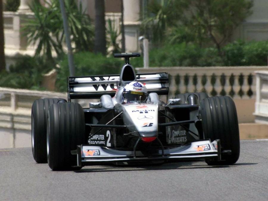  McLaren Mercedes-Benz MP4-15 2000 года  (фото 3 из 12)